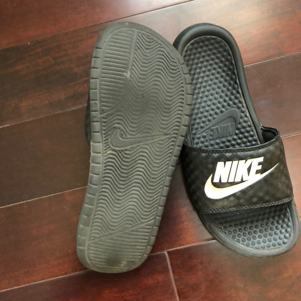 Nike Slides - Picture 2 of 4